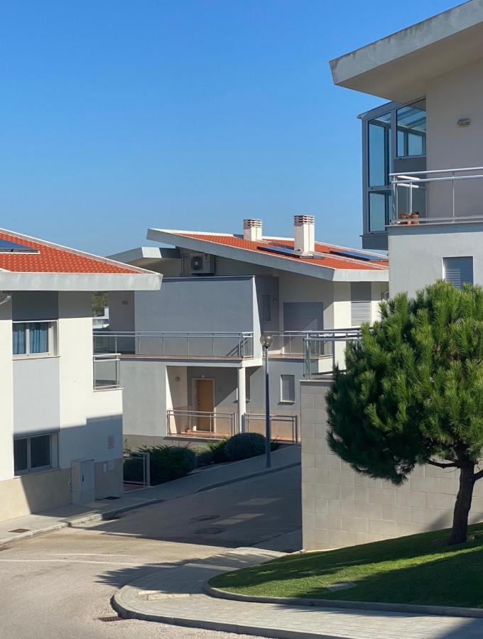 Villa With Views Over The Atlantic Ocean And Swimming Pool Famalicão